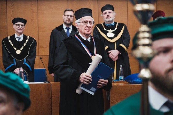 Ondřej Křivánek obdržel čestný doktorát MU.