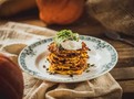 Listopadový recept na dýňové placky Základem je dýně hokaido, kterou neloupeme