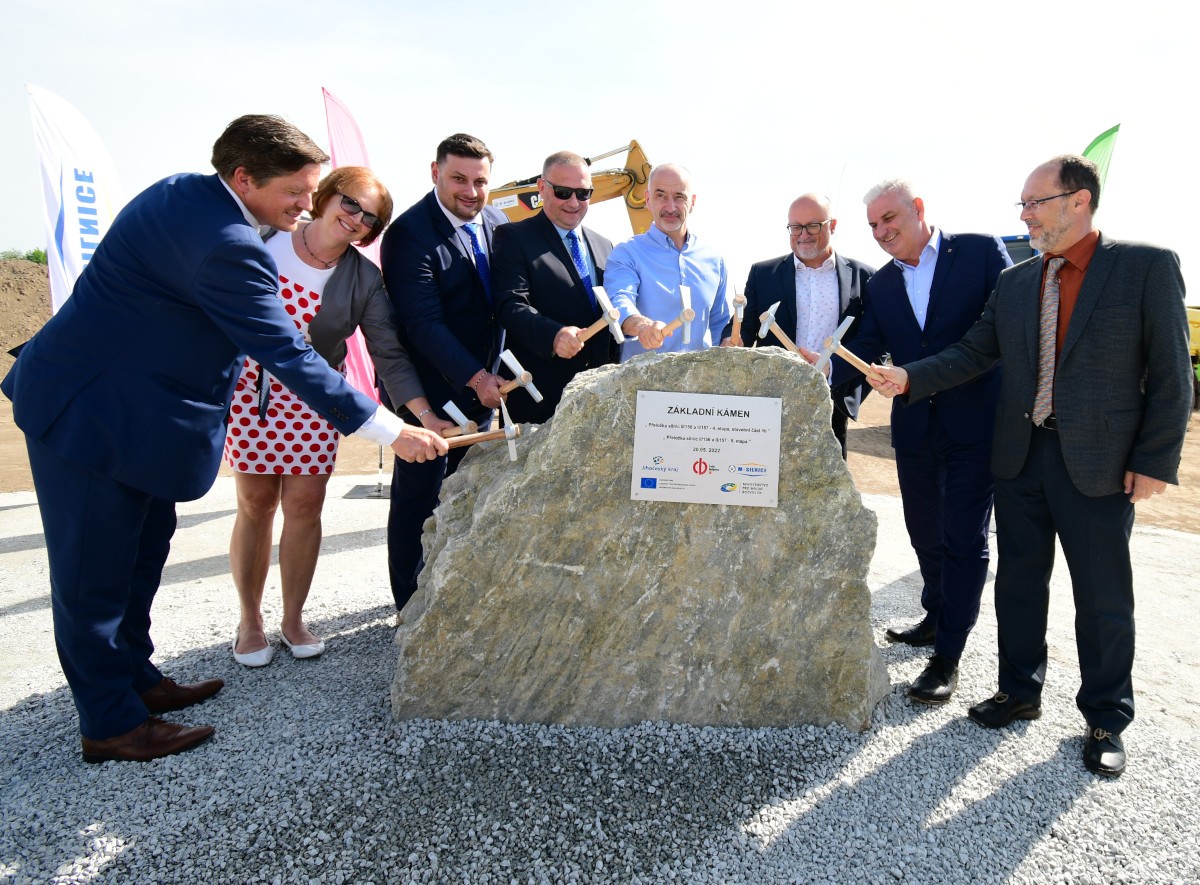 Odstartovala stavba napojení českobudějovické zanádražní komunikace s dálnicí D3. Projekt vyjde na 88 milionů korun a práce potrvají 10 měsíců